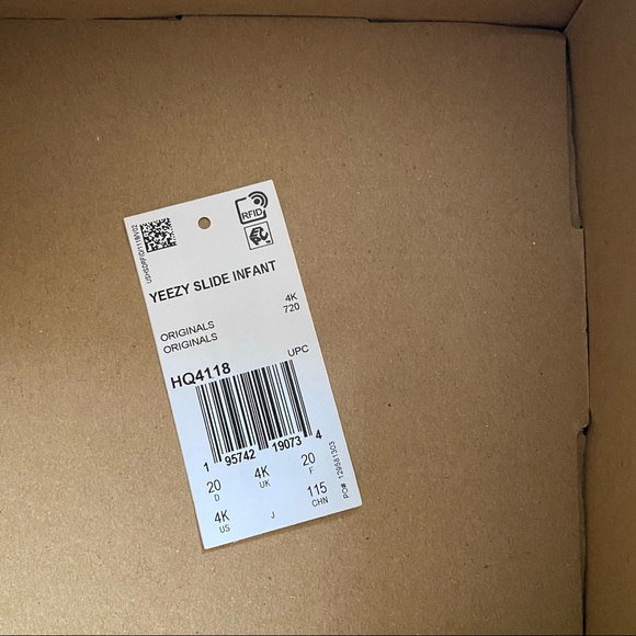 Yeezy Onyx Slides - Picture 7 of 8